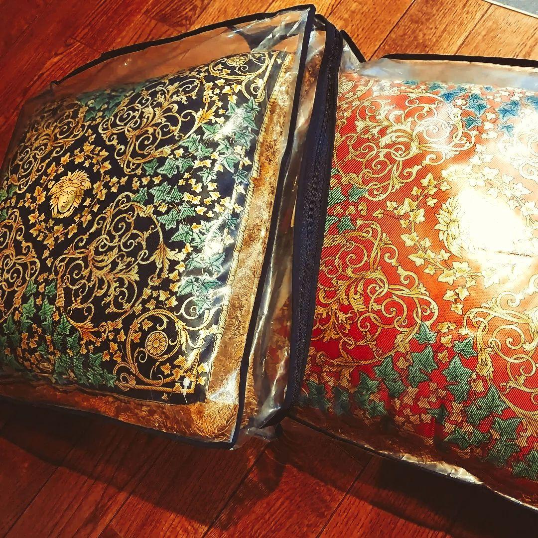 未使用2個セットジャンニヴェルサーチシルククッションリバーシブル45×45