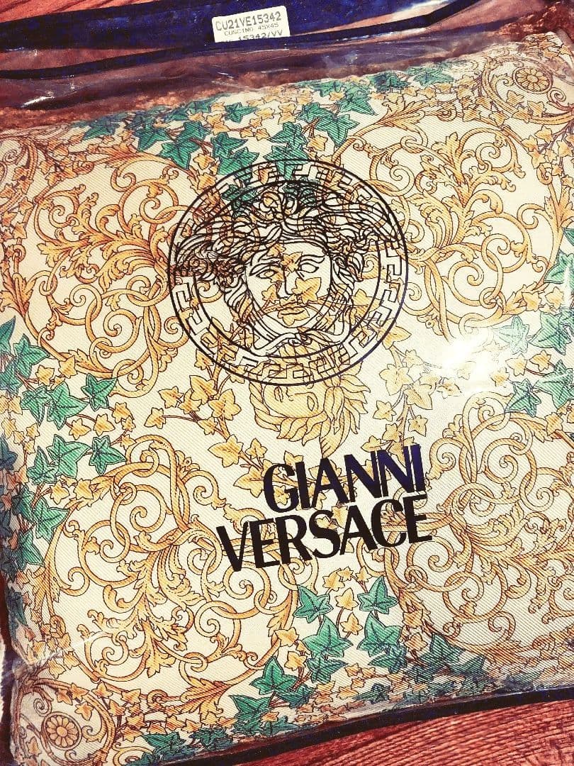 未使用2個セットジャンニヴェルサーチシルククッションリバーシブル45×45