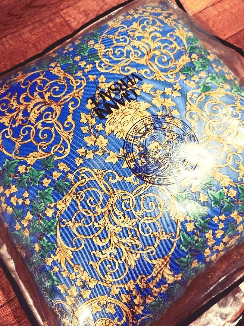 未使用2個セットジャンニヴェルサーチシルククッションリバーシブル45×45