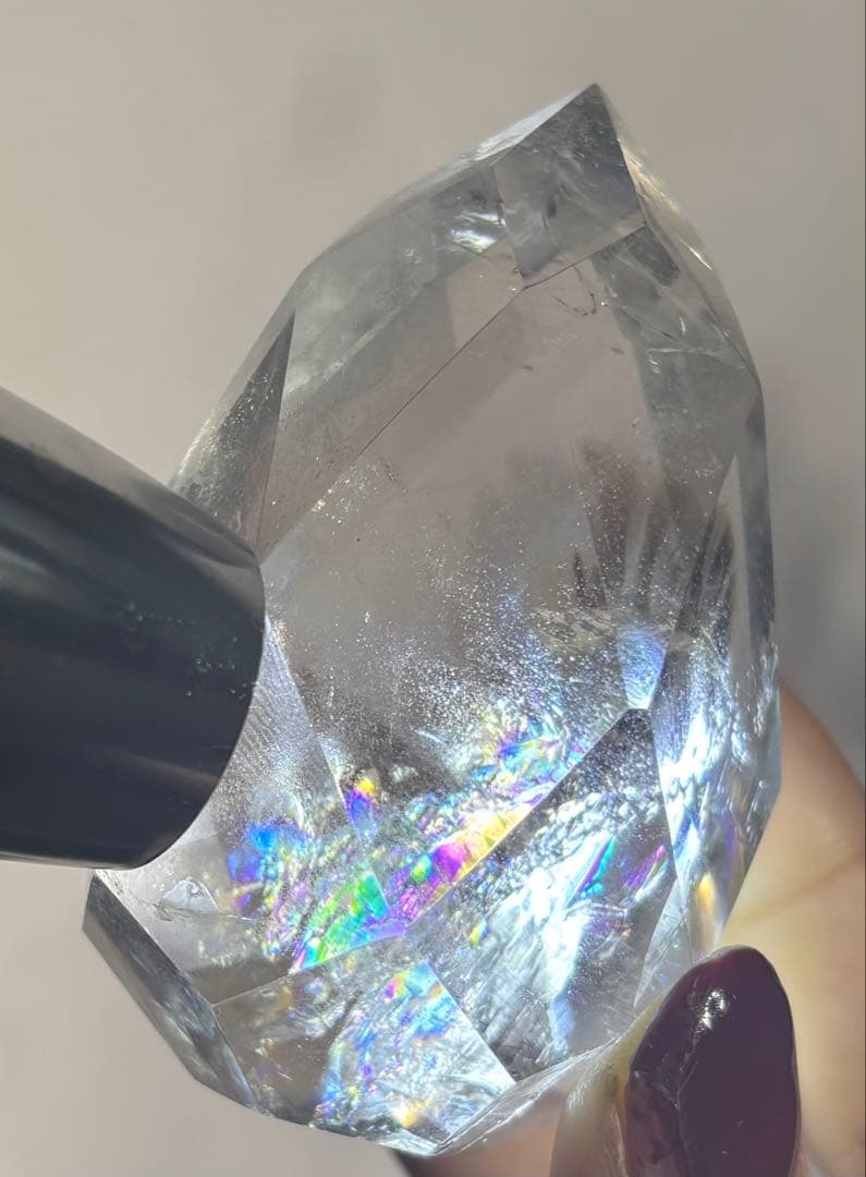 《爆虹羽根状レインボーアイリス》多面カット クリアクォーツ　アイリス