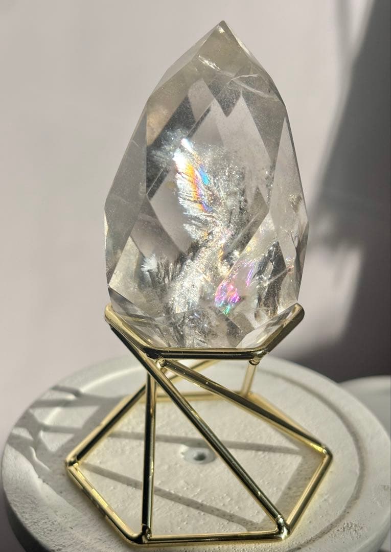 《爆虹羽根状レインボーアイリス》多面カット クリアクォーツ　アイリス