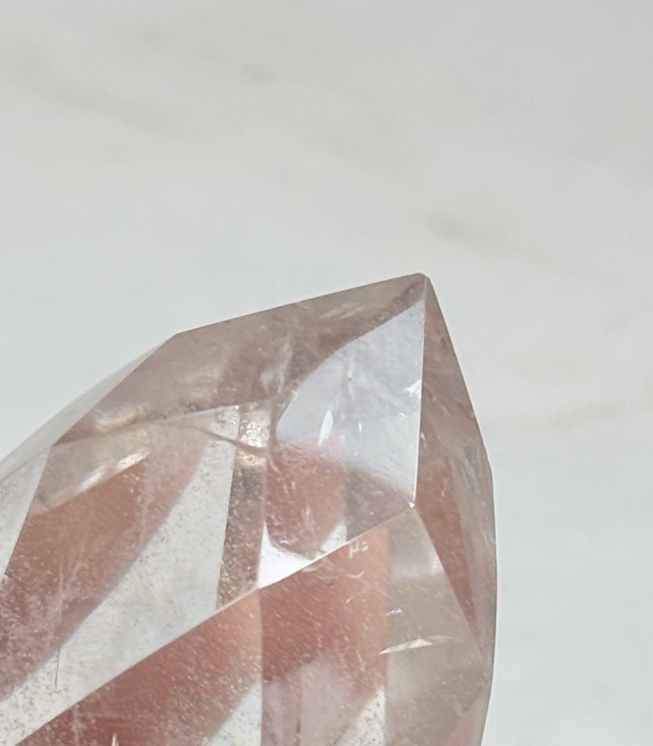 《爆虹羽根状レインボーアイリス》多面カット クリアクォーツ　アイリス