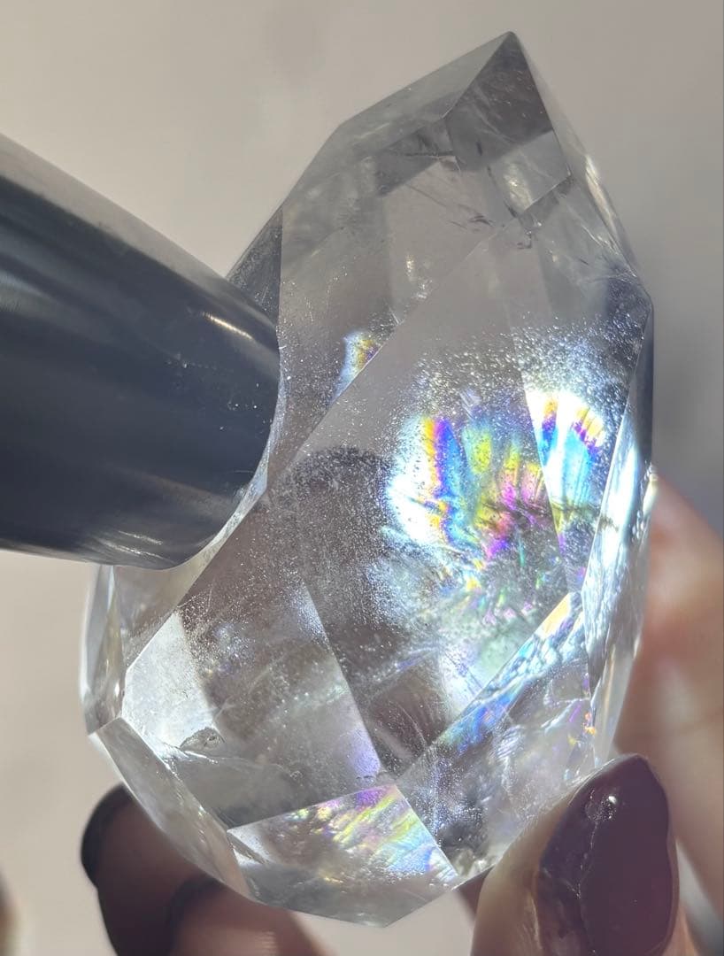 《爆虹羽根状レインボーアイリス》多面カット クリアクォーツ　アイリス