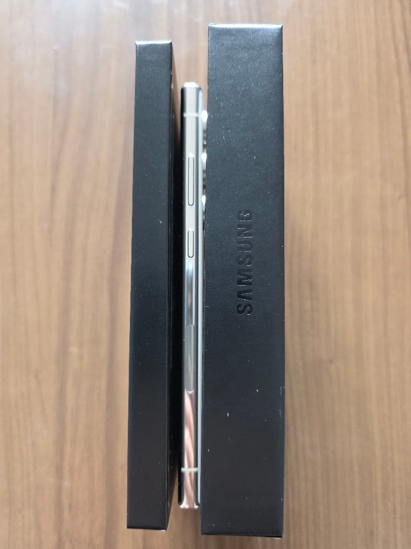 Samsung Galaxy S23 Ultra docomo 本体