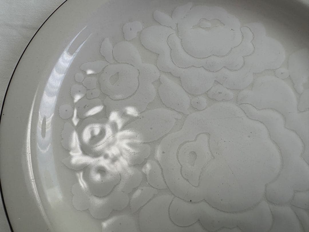 ミッドウィンター　Winterパターン　Embossed（型押し）花柄エンボス皿