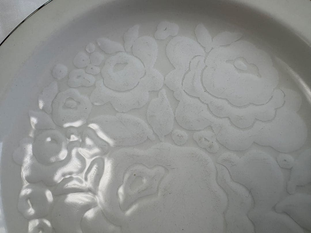 ミッドウィンター　Winterパターン　Embossed（型押し）花柄エンボス皿