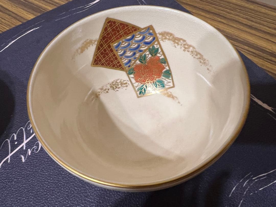 和柄 金彩 伝統工芸　茶碗　約直径12.5cm 高さ7cm