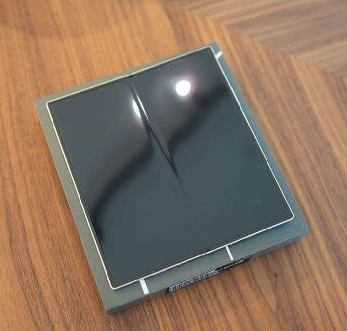 Samsung Galaxy Z Fold 7 シルバー 本体