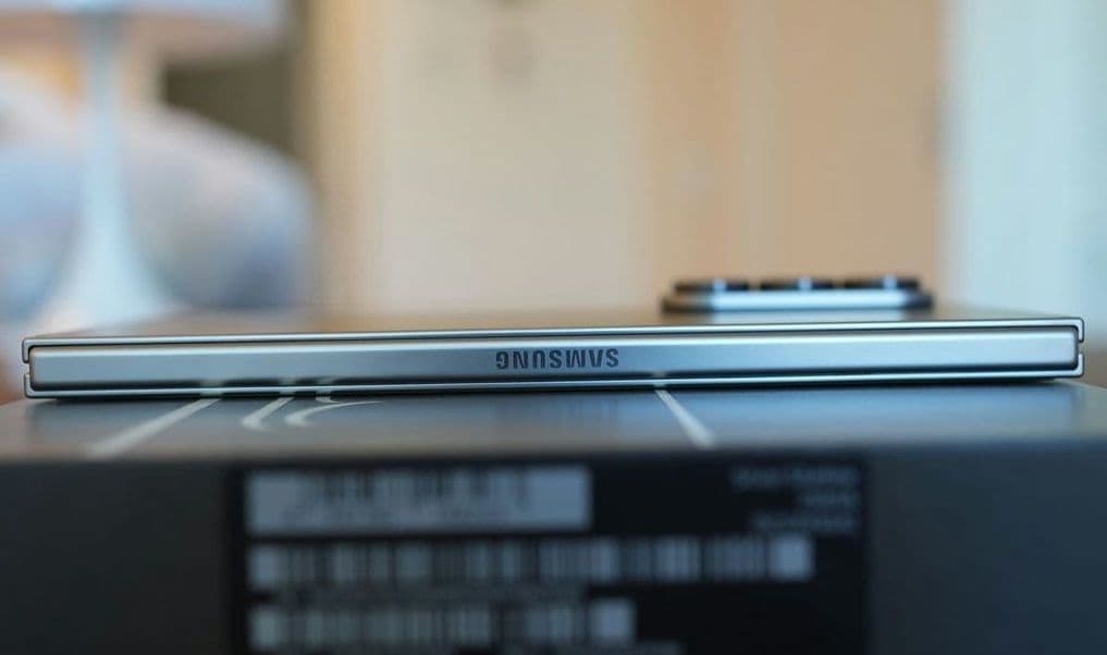 Samsung Galaxy Z Fold 7 シルバー 本体