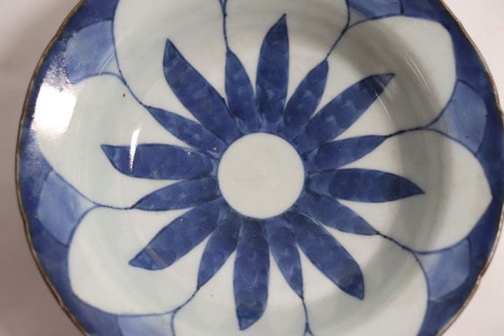 中国　明時代　染付花口鉢　大明年製銘1204