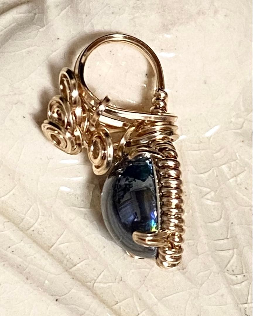 ハンドメイドペンダントトップ⭐︎ディープブルーチタニア(合成ルチル)