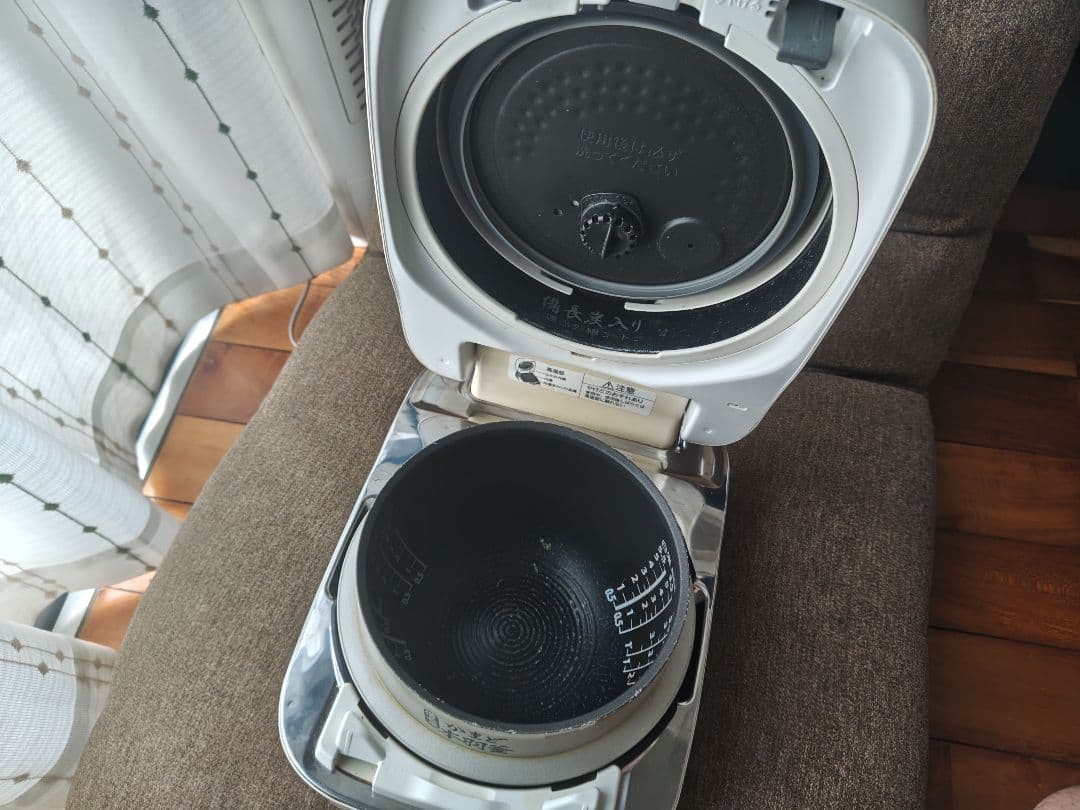 TOSHIBA 真空圧力IH炊飯器 RC-10ZWL