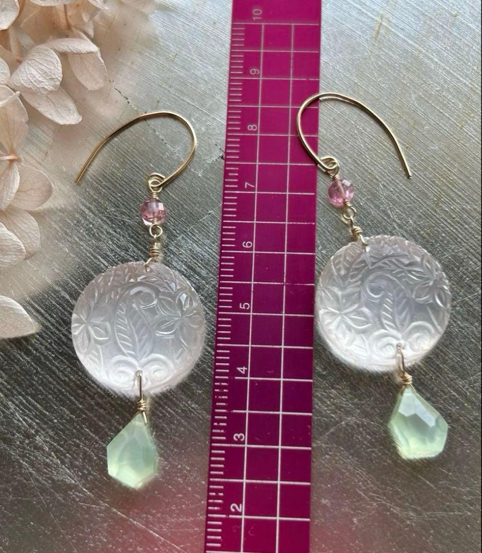 ローズクォーツプルメリアリーフカービング＆プレナイト＆ピンクトルマリンのピアス