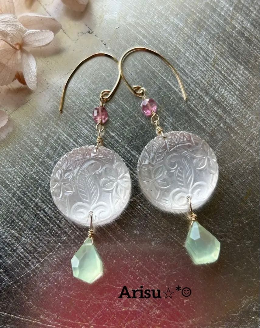 ローズクォーツプルメリアリーフカービング＆プレナイト＆ピンクトルマリンのピアス