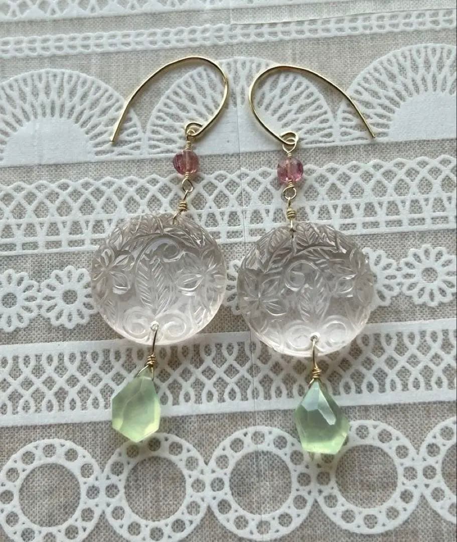 ローズクォーツプルメリアリーフカービング＆プレナイト＆ピンクトルマリンのピアス