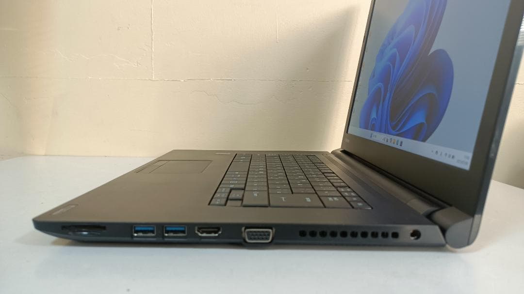 美品ノートパソコンTOSHIBA第五世代Core i5 SSD256Gメモリ8G