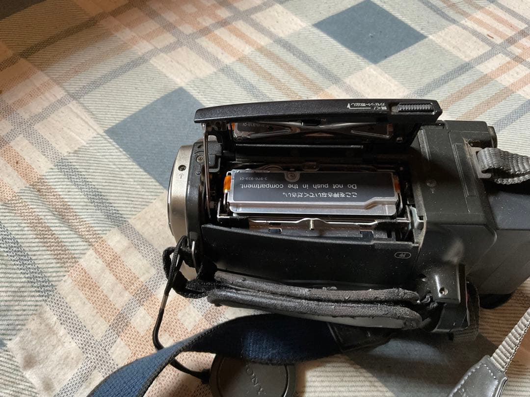 SONY MINI-DV ハンディカム　DCR-TRV 7。【付属品なし、現状】