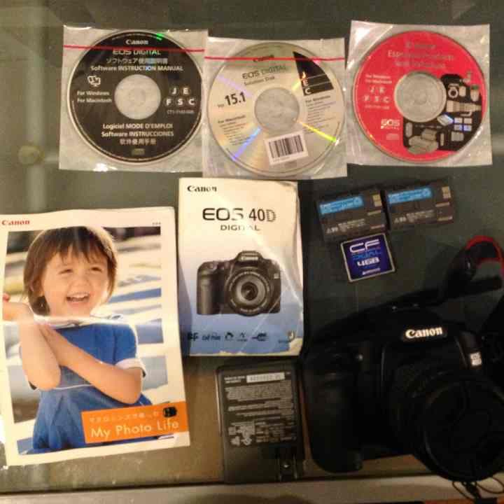 CANON EOS 40D ボディとタムロンレンズ(Model A06)