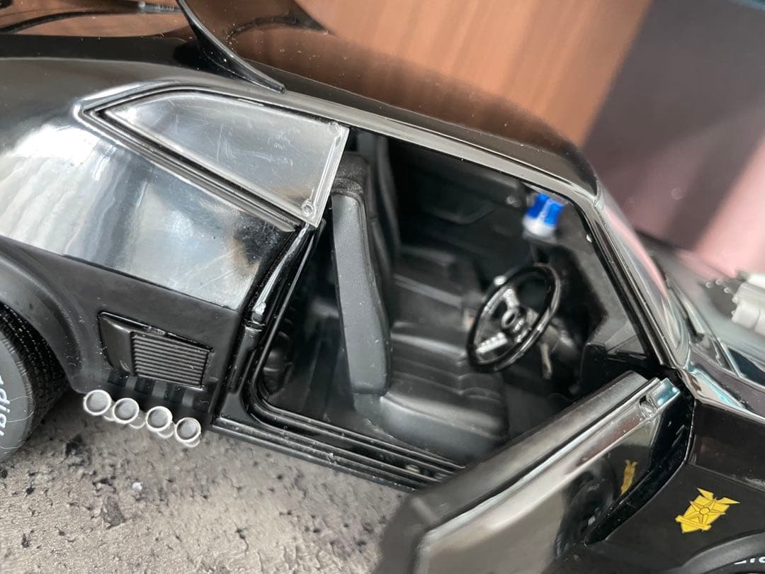 グリーンライト　1/18　マッドマックス　V8 インターセプター