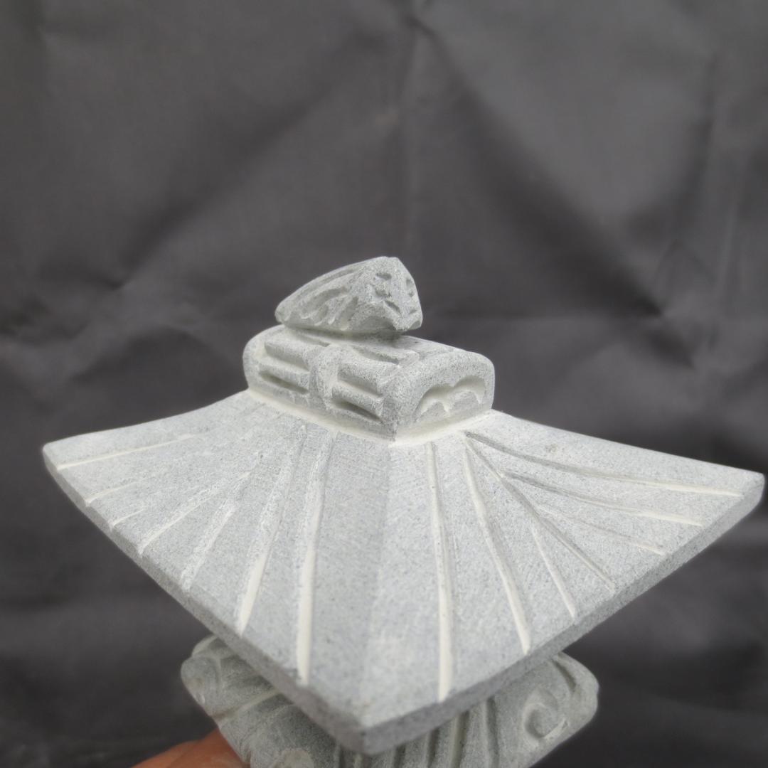 ミニ灯籠 残月型 灯篭 灯籠 燈籠 灯ろう 蟷螂 とうろう 天然御影石