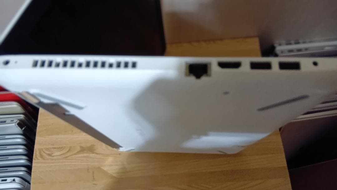 hp 15-bs005TU celeron マーブル調パームレスト⑨