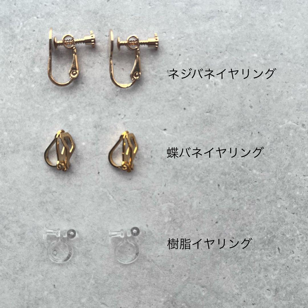 No.889:フェザー淡水パール×ゴールドつぶつぶビーズのイヤリング/ピアス