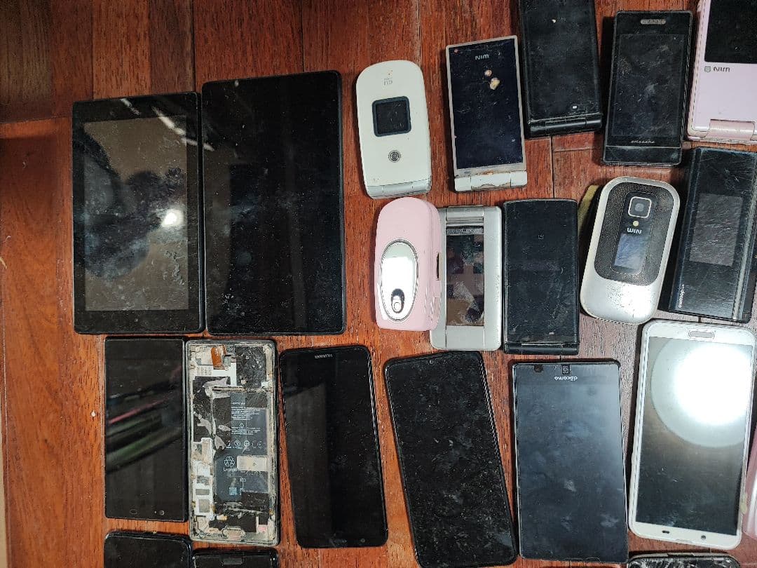 スマホ　ガラケー　ジャンク　大量セット 携帯電話本体多数セット