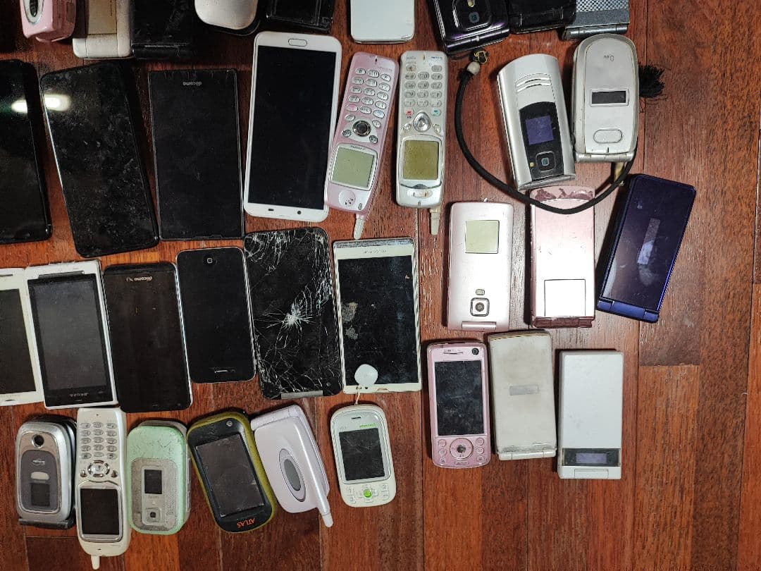 スマホ　ガラケー　ジャンク　大量セット 携帯電話本体多数セット
