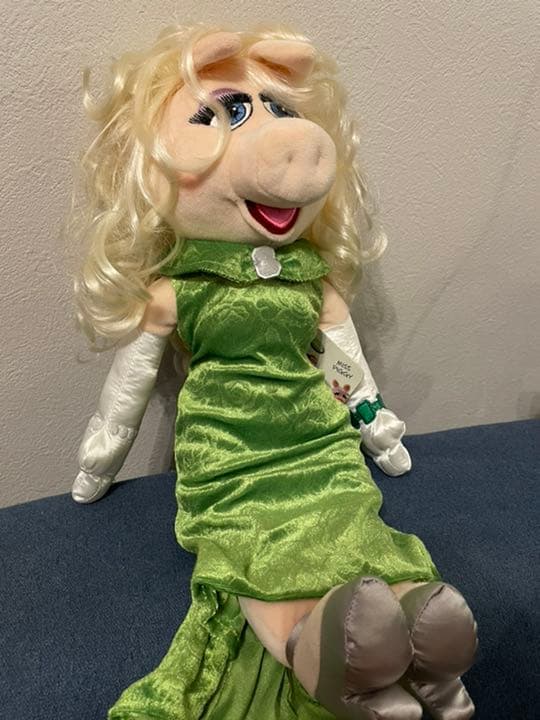 ミスピギー　 Muppets Miss Piggy Plush  ぬいぐるみ