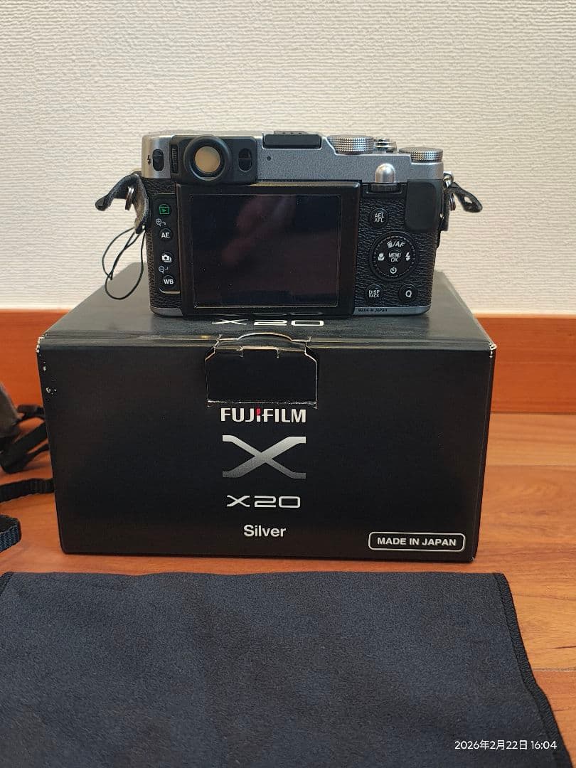 FUJIFILM X20 Silver 本体と付属品