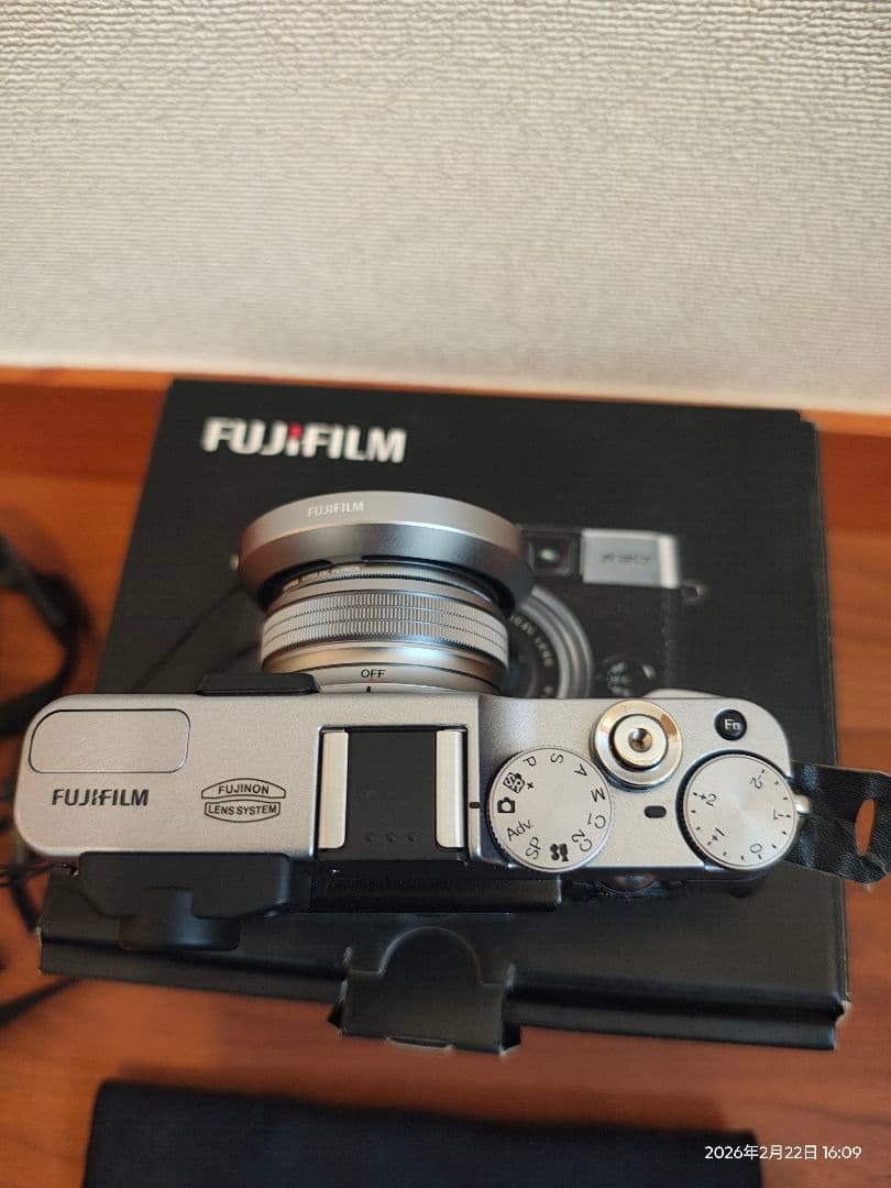 FUJIFILM X20 Silver 本体と付属品