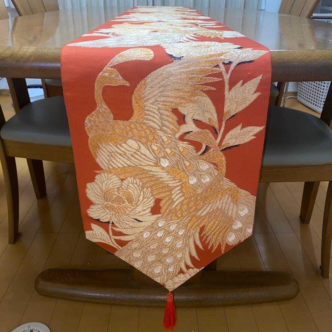 テーブルランナー　孔雀に牡丹　帯リメイク