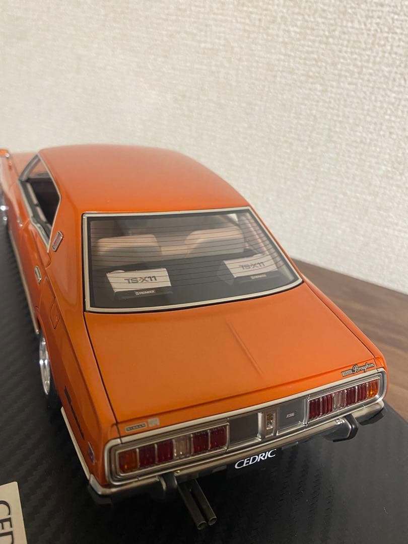 ミニカー 1/18 Nissan Cedric Brougham