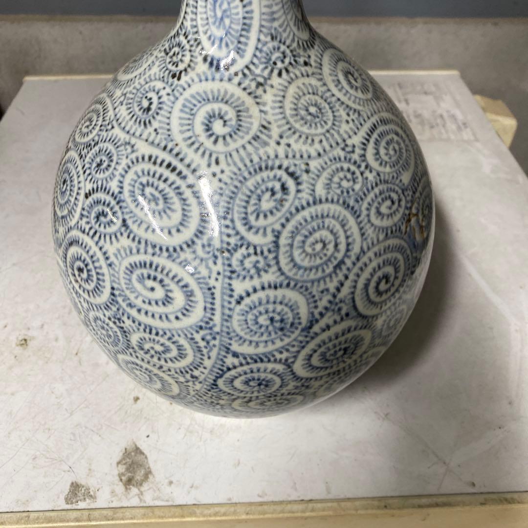 時代　タコ唐草　徳利　伊万里　直径19cmＸ高さ34cm