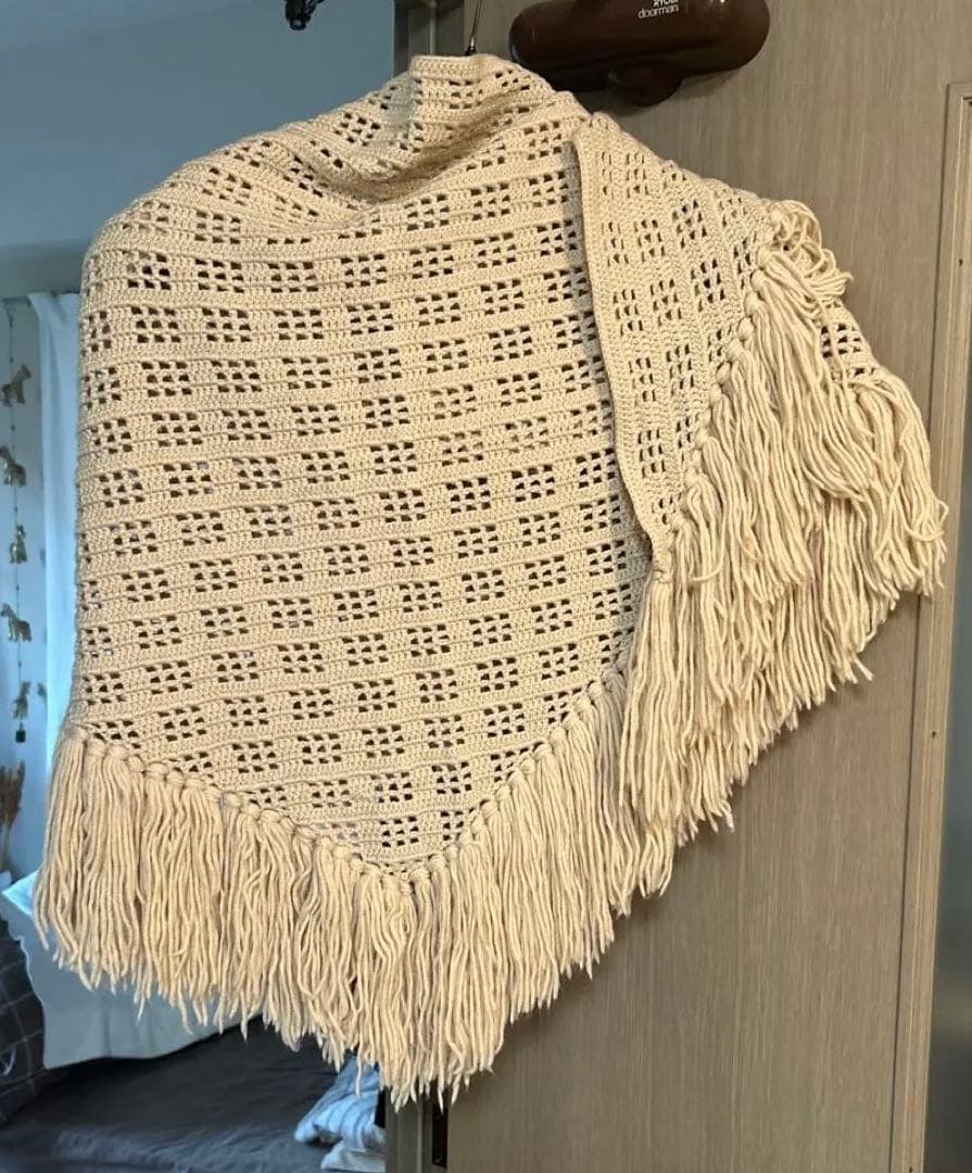 【手編み】三角ショール　かぎ針　ウール73%,絹27%　***即購入可能