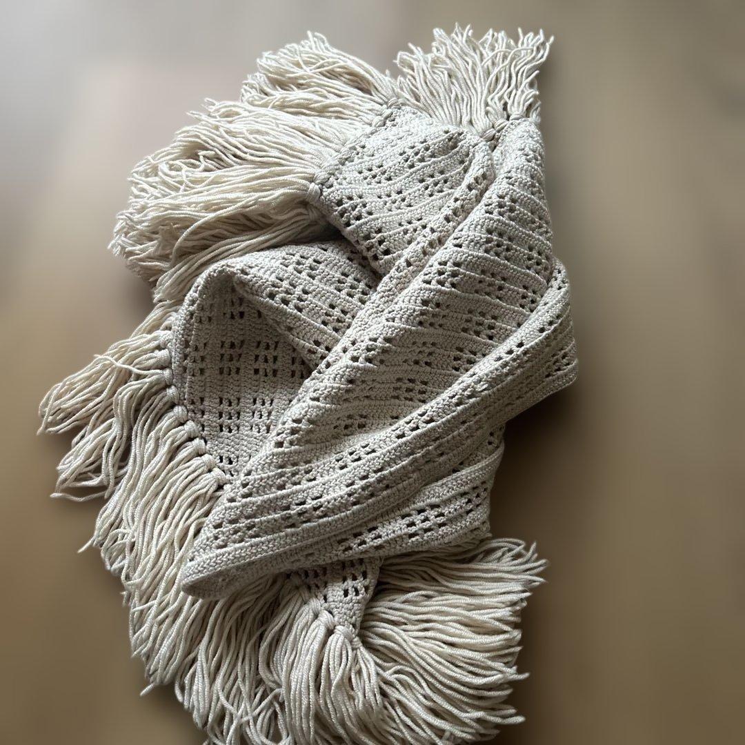 【手編み】三角ショール　かぎ針　ウール73%,絹27%　***即購入可能