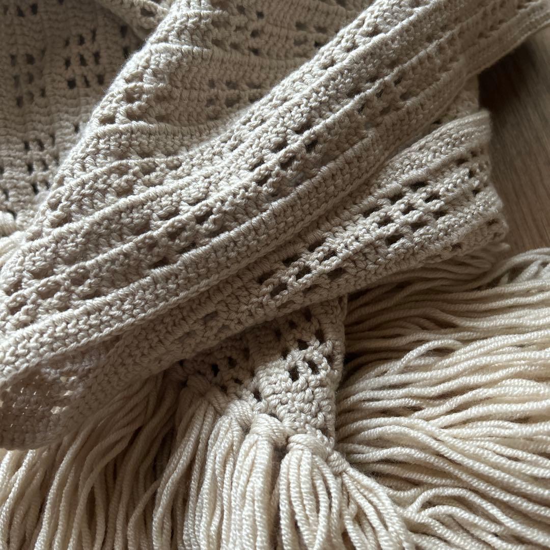 【手編み】三角ショール　かぎ針　ウール73%,絹27%　***即購入可能