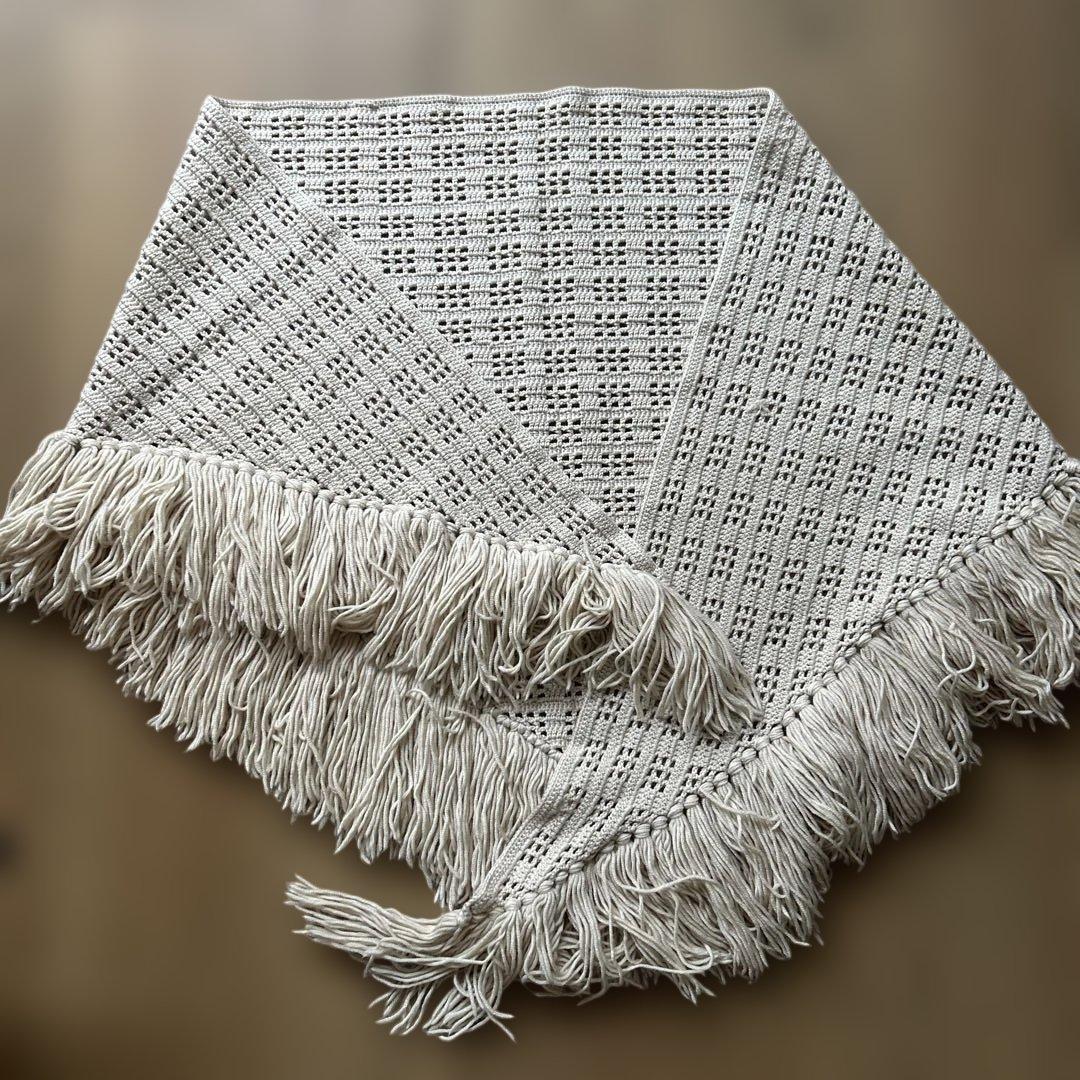 【手編み】三角ショール　かぎ針　ウール73%,絹27%　***即購入可能