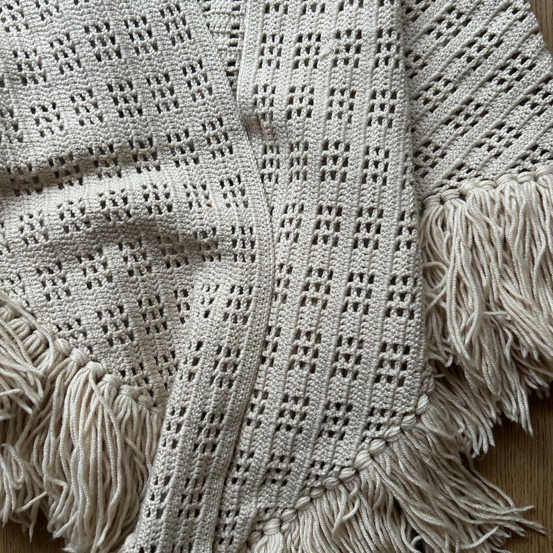 【手編み】三角ショール　かぎ針　ウール73%,絹27%　***即購入可能