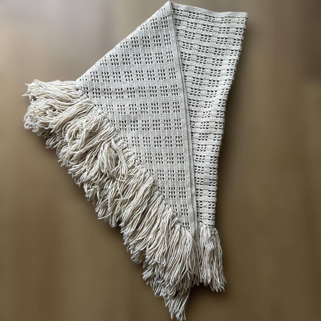 【手編み】三角ショール　かぎ針　ウール73%,絹27%　***即購入可能