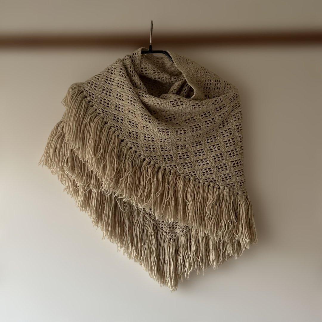 【手編み】三角ショール　かぎ針　ウール73%,絹27%　***即購入可能