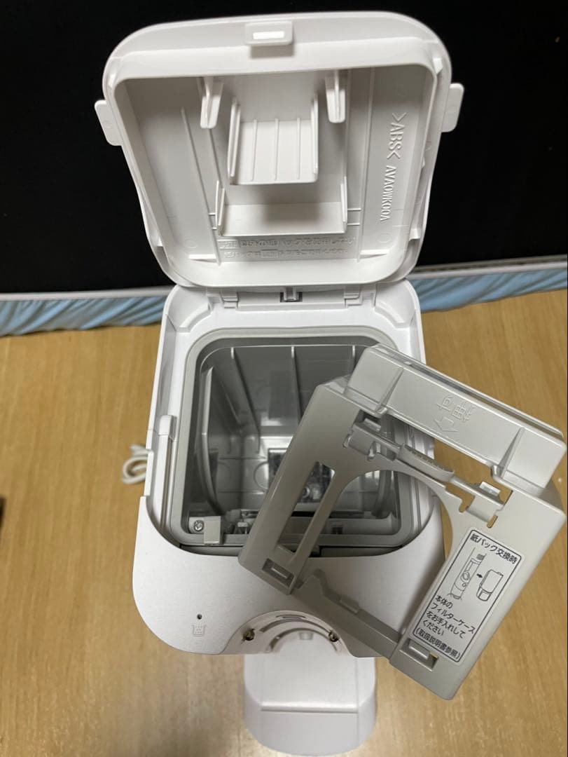 2024年　Panasonic セパレート型　MC-NS100K 掃除機