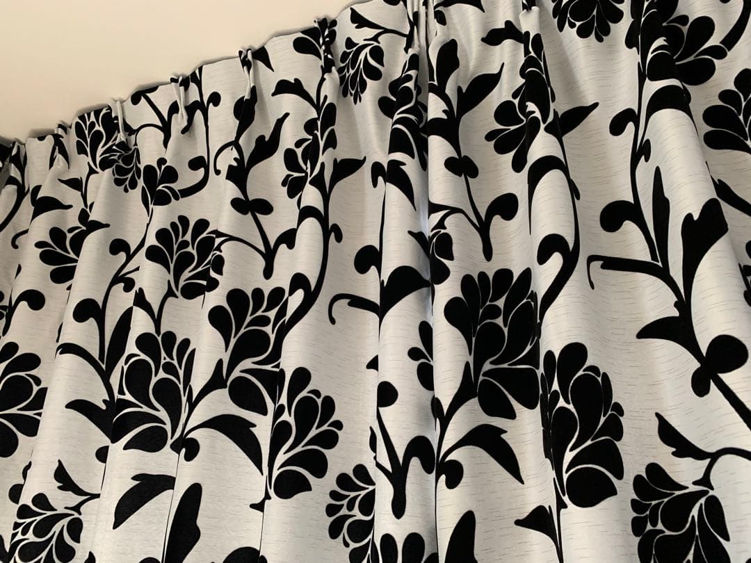 ②ニトリ☆オーダーカーテン　センチュリー　高さ191×幅260の窓枠用　2枚