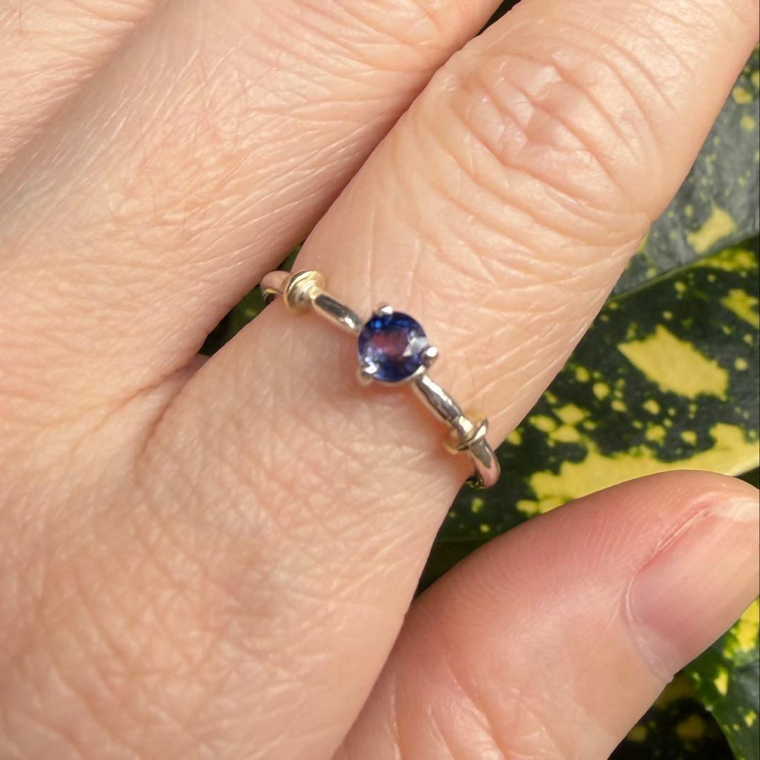 魅惑のパープルとブルーが融合するサファイアK10小ワッカシルバーリング10号