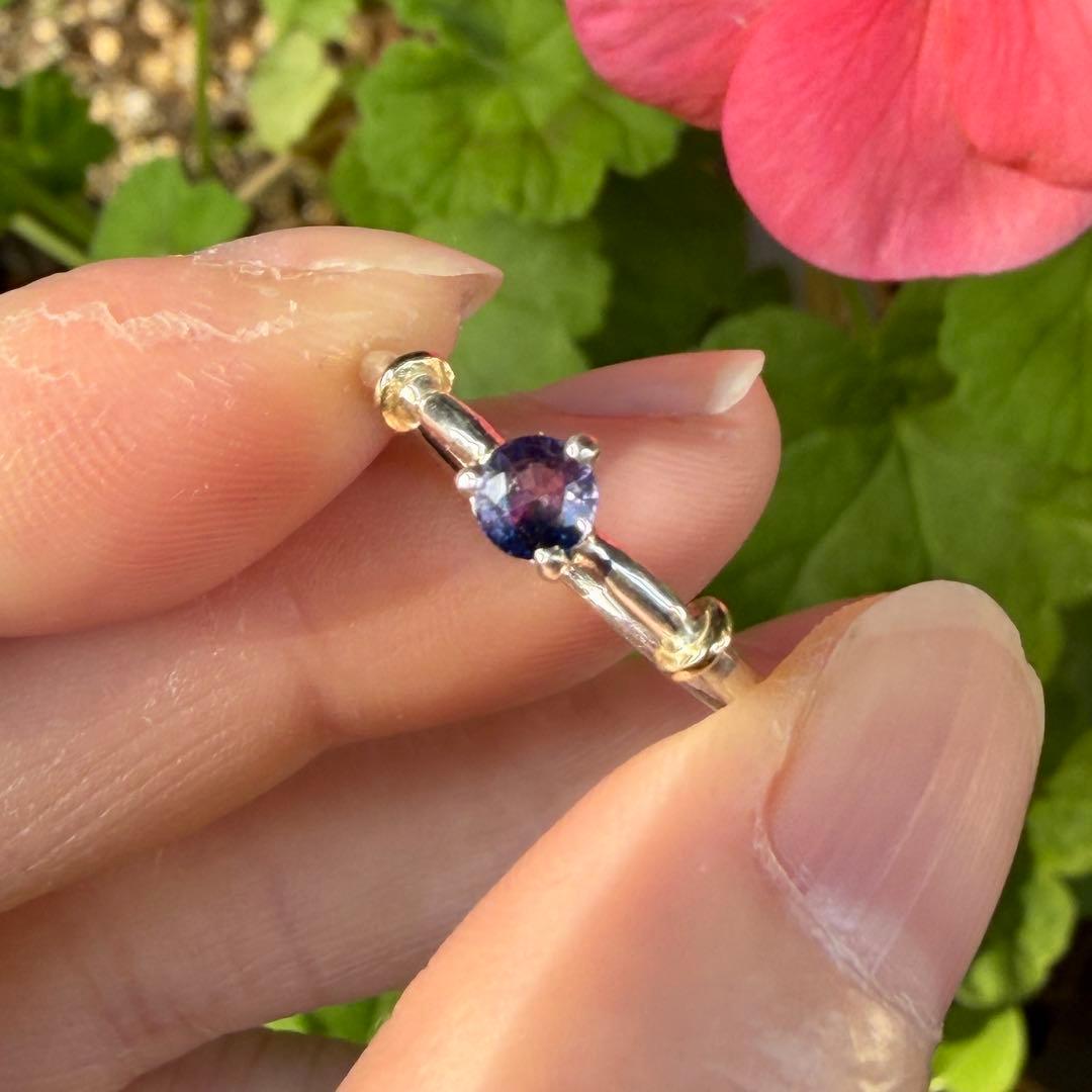 魅惑のパープルとブルーが融合するサファイアK10小ワッカシルバーリング10号