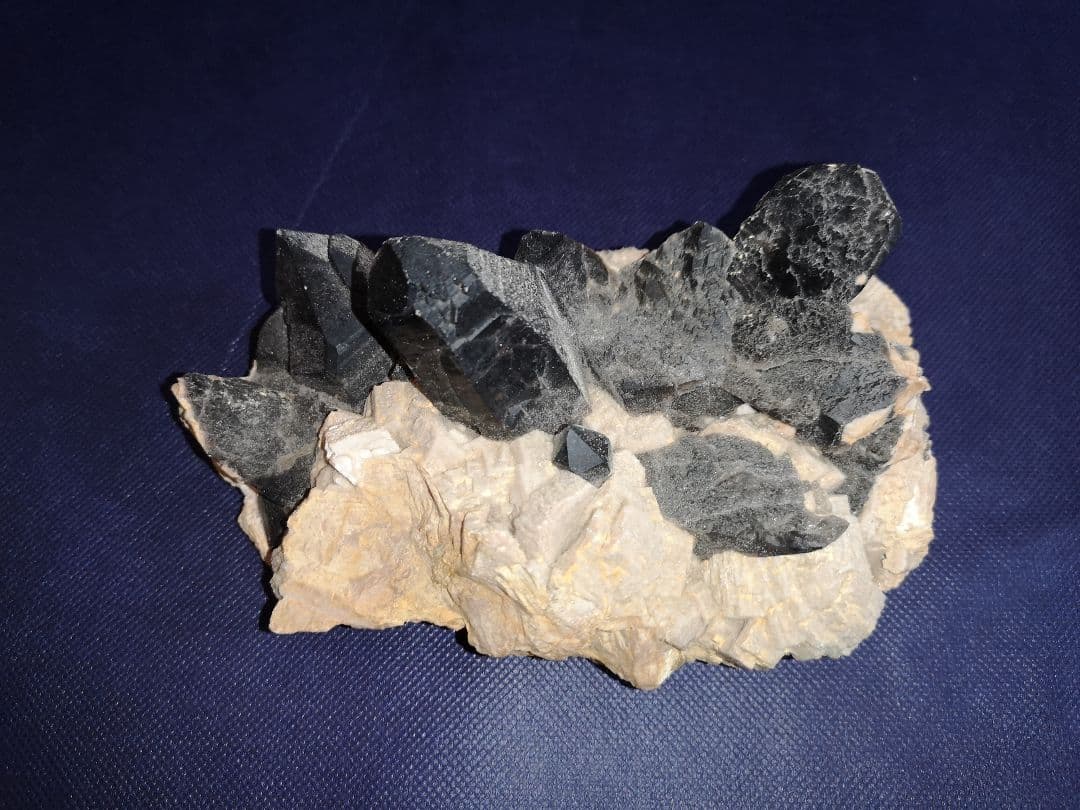 山東省産　モリオン(859g)　黒水晶クラスター