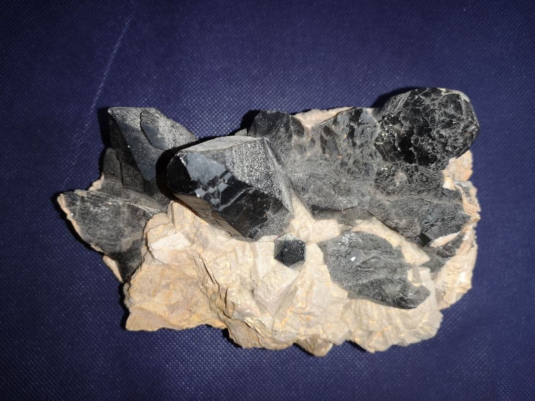 山東省産　モリオン(859g)　黒水晶クラスター