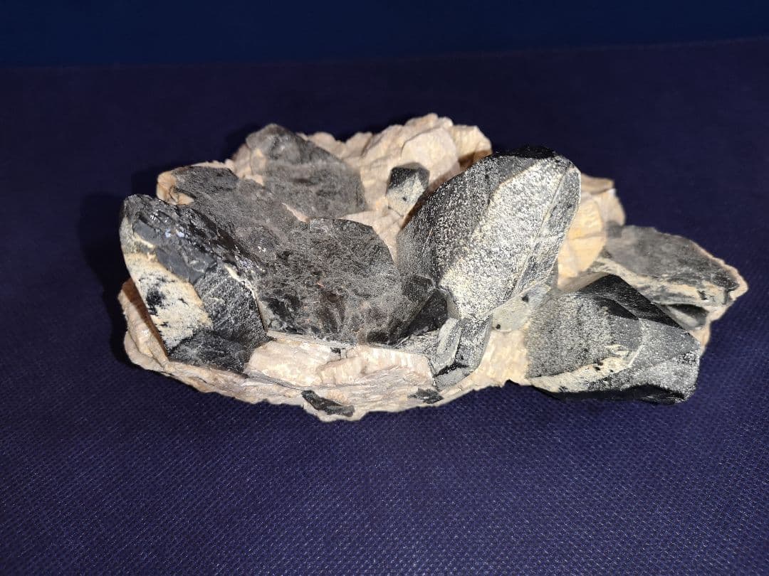 山東省産　モリオン(859g)　黒水晶クラスター