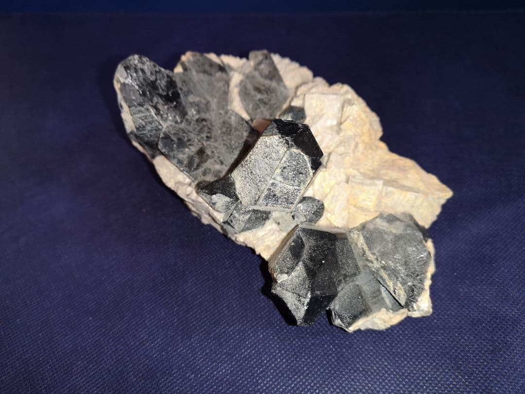 山東省産　モリオン(859g)　黒水晶クラスター