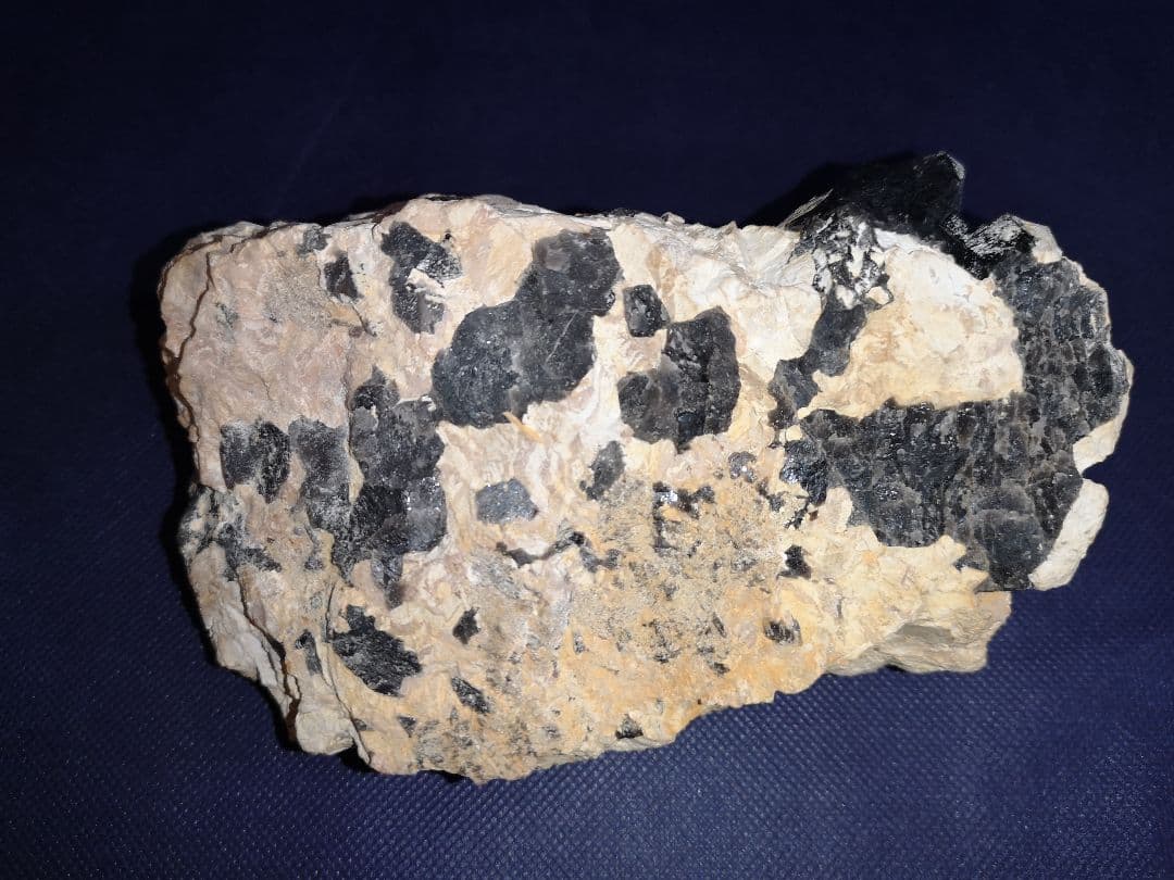 山東省産　モリオン(859g)　黒水晶クラスター